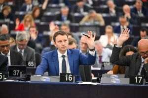 Siegfried Mureşan stated: "If we expect the European Union to do more for defense and security, we must contribute more to the European budget. I am aware that the governments of the member states are currently in a difficult financial situation and will not be able to contribute more. The level of allocations for the Common Agricultural Policy and the Cohesion Policy must be at the same level, but one area where allocations must increase significantly is that of security and defense." (Photo source: facebook / Sigfried Mureşan)